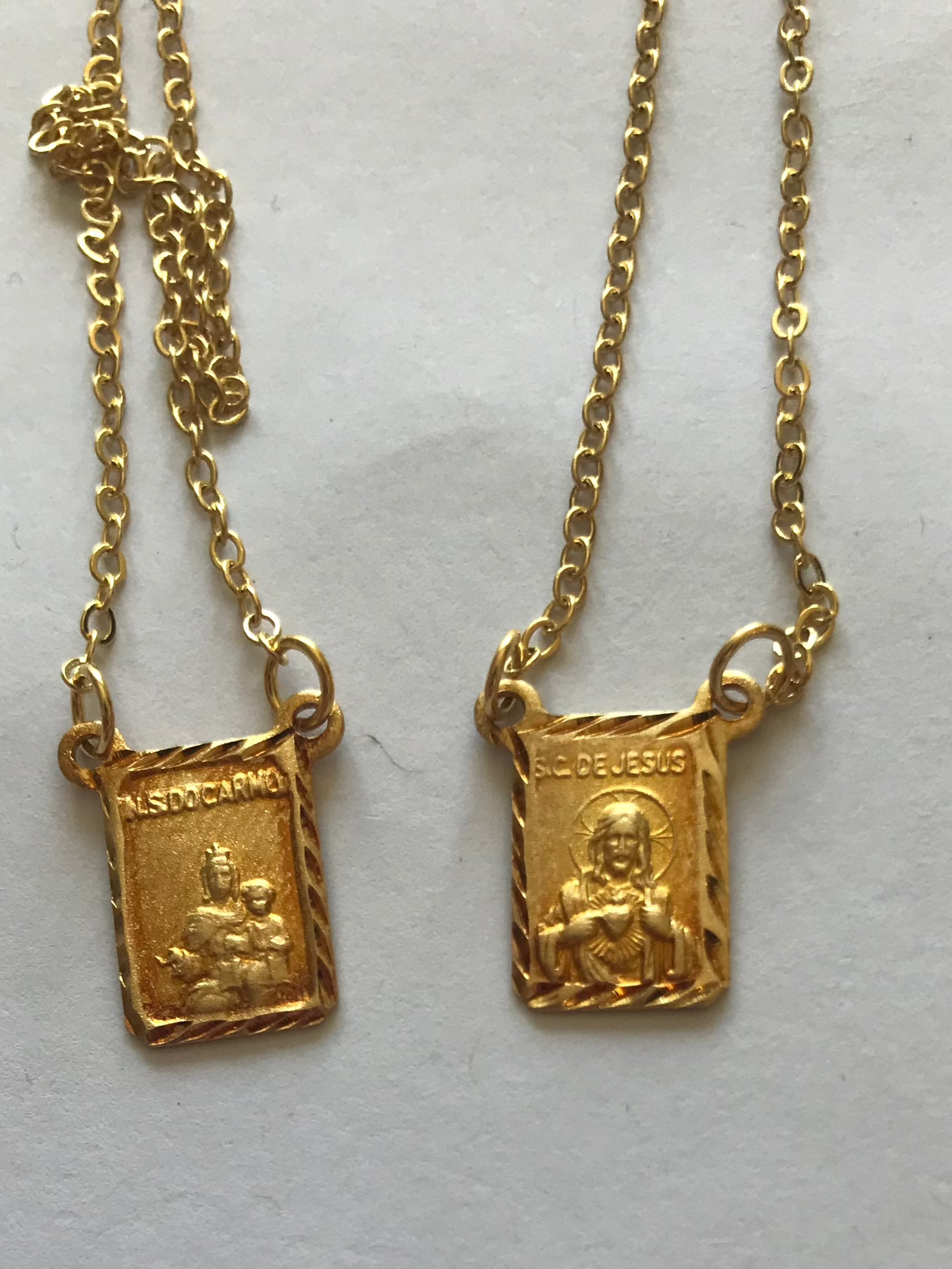 ESCAPULARIO FOL OURO CUNHADO RET BORDA TRABALHADA SEM FECHO IMMACULATA.